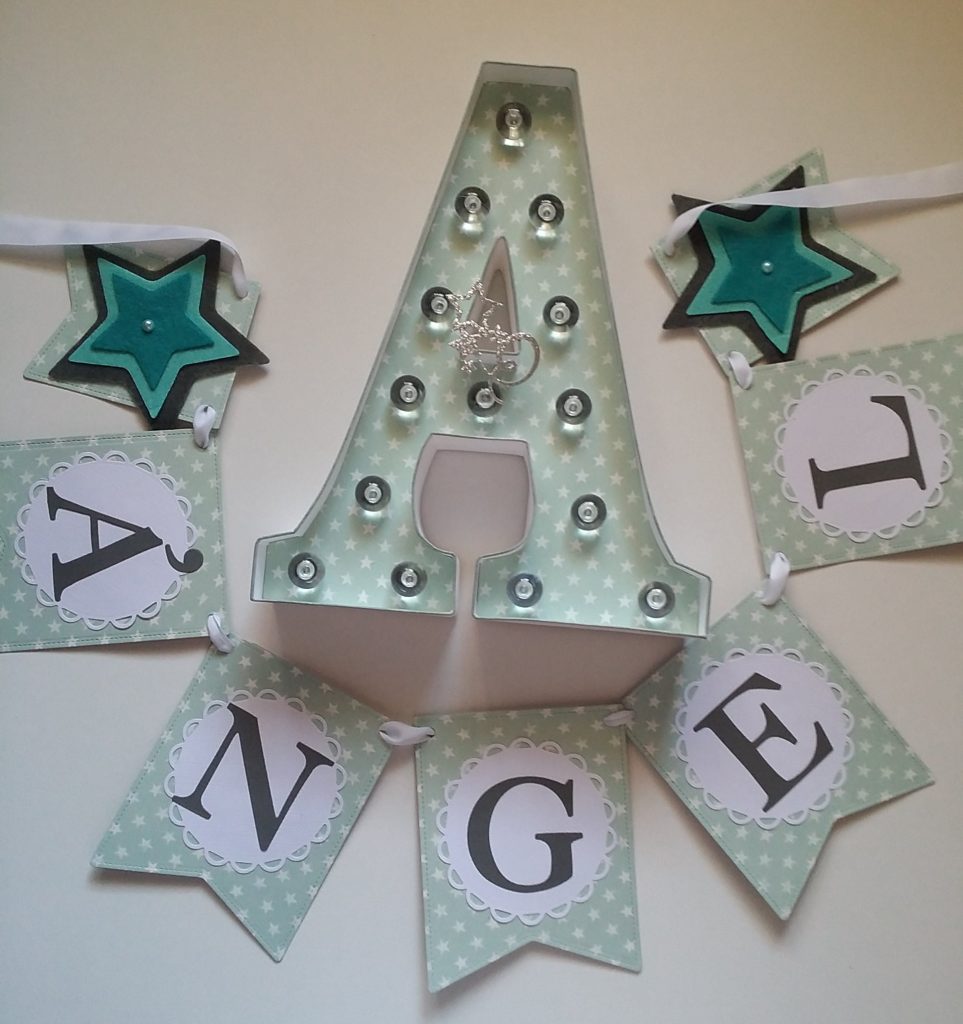 Guirnaldas de scrapbook y letras de luz personalizadas ANGEL