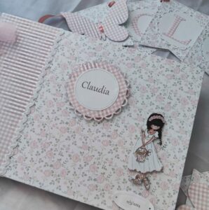 libro de comunión personalizado para niña con guirnalda a conjunto